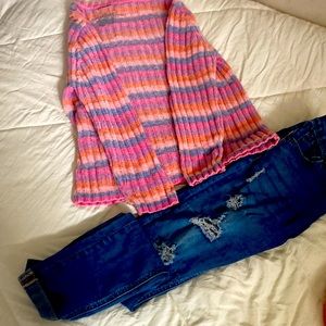 A pair of denim jeans and a knitted sweater (kids)girls